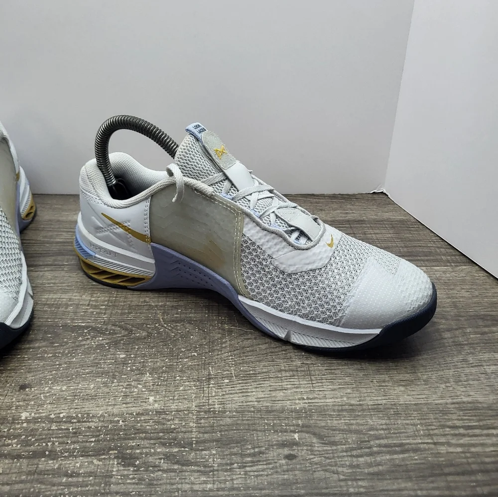 Nike Metcon 7 Pure Platinum Metallic Gold Coin CZ8280-049 Women's Size 9